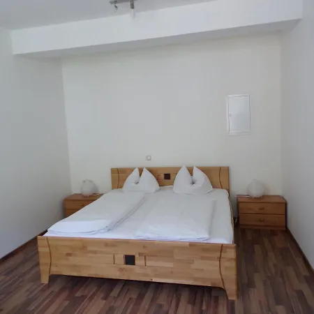 Linden 3 Apartment